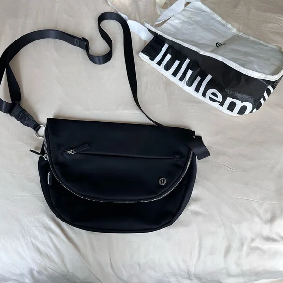 Lululemon Athletica Black “All night festival Bag” - Picture 3 of 15